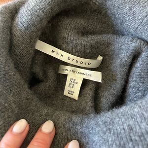 Max studio cozy grey cashmere sweater